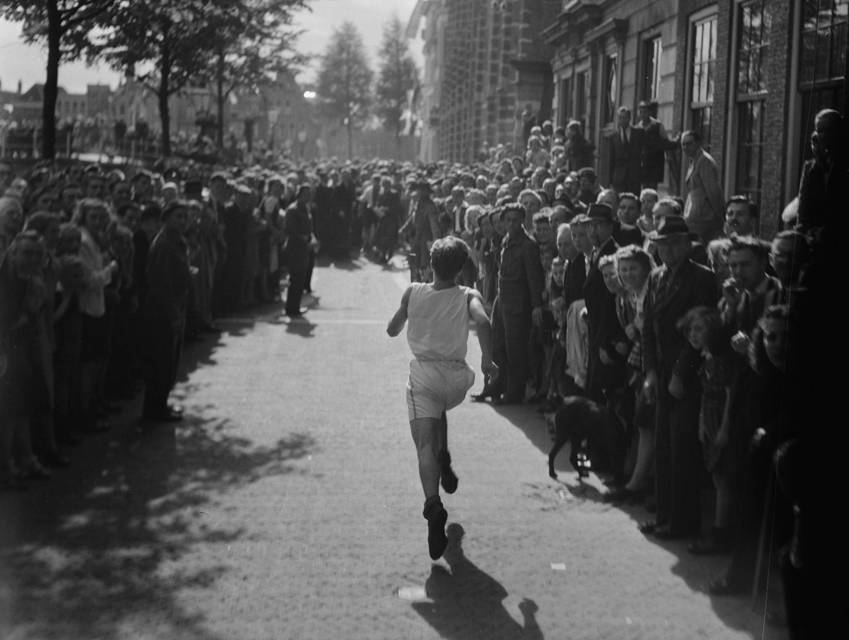 hardlopen op het Rapenburg, Leiden
