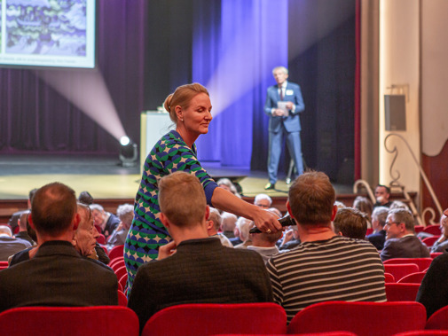 Jan Bonjer beantwoord vragen uit de zaal tijdens de Erfgoeddag 2021 (foto: Floris Scheplitz)