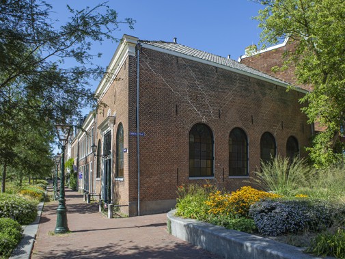 De synagoge aan het Levendaal en de Garenmarkt in Leiden (Foto: Floris Scheplitz / Erfgoedhuis Zuid-Holland)