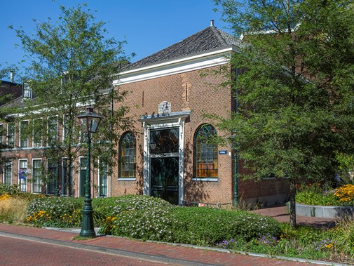 De synagoge aan het Levendaal en de Garenmarkt in Leiden (Foto: Floris Scheplitz / Erfgoedhuis Zuid-Holland)