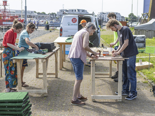 klussen aan insectenhotels en nestkastjes