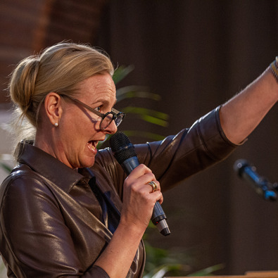 Marielle Hendriks als dagvoorzitter tijdens de erfgoeddag