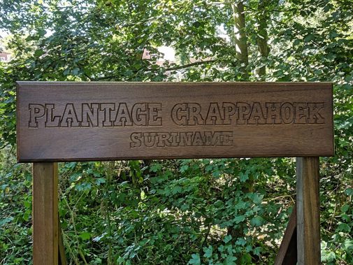 Het bord Plantage Crappahoek (foto: Stichting Beheer Park Rusthoff)
