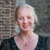 Portretfoto van Annemieke van Wageningen