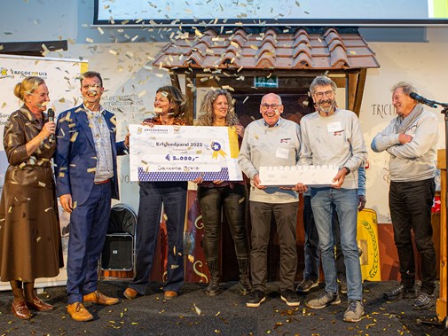Winnaars van de publieksprijs van de Erfgoedparel 2022: Gemeente Brielle en vrijwilligers (Foto: Floris Scheplitz)
