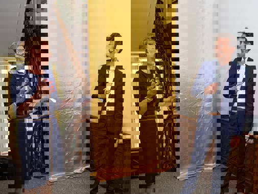 Marielle Hendriks, directeur-bestuurder Erfgoedhuis Zuid-Holland, en Delfts wethouder van cultuur Frank van Vliet (Foto: Marco Zwinkels / Erfgoedhuis Zuid-Holland)