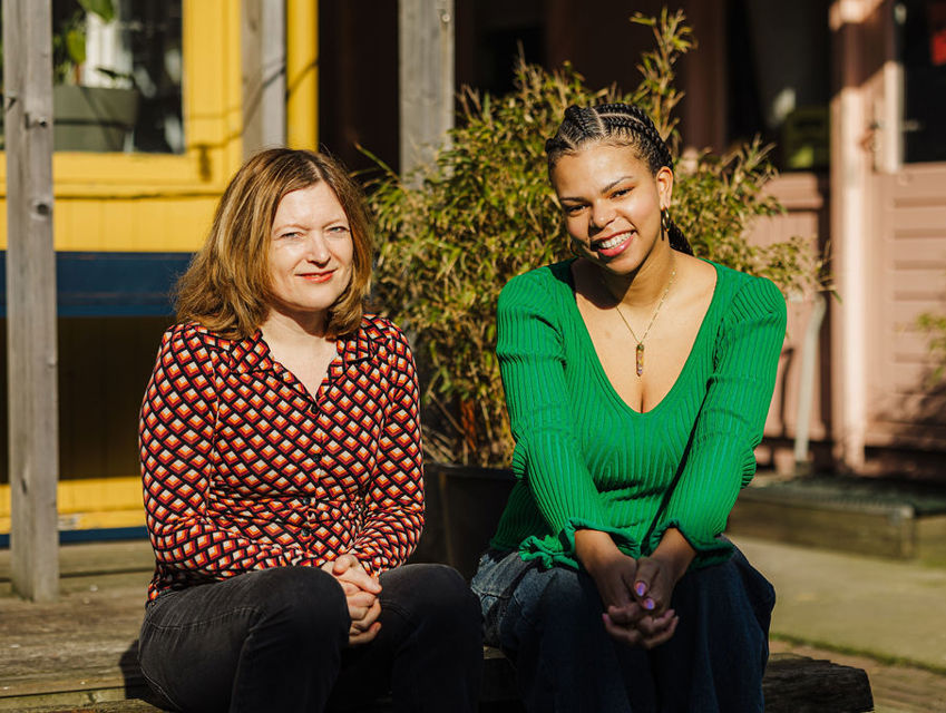 Onderzoeksjournalist en dialectonderzoeker Mathilde Jansen en actrice Charlene Sancho (foto: Florentien van der Marck)