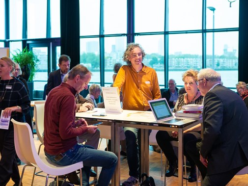 Een andere kennistafel wordt door Willem van der Ham gehost. Foto: Floris Scheplitz