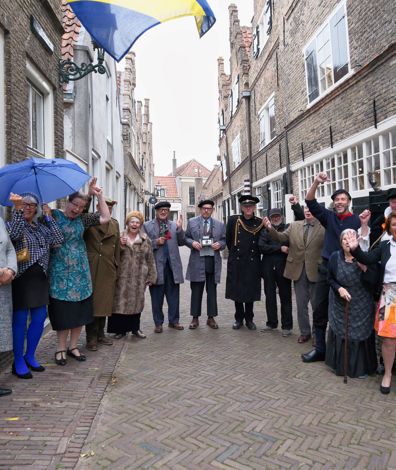 Groepsfoto van de toneelgroep Streekmuseum Goeree-Overflakkee