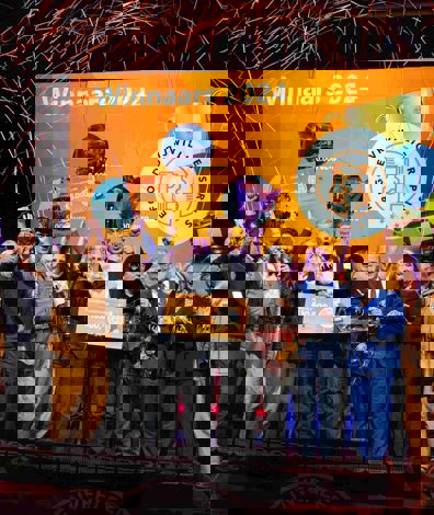 De winnaars van de erefgoedvrijwilligersprijs 2024: juichend en met confetti