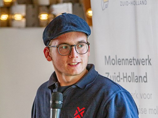 Bjorn Jannink vertelt over hoe je jongeren bij een molen kunt betrekken. Foto: Floris Scheplitz