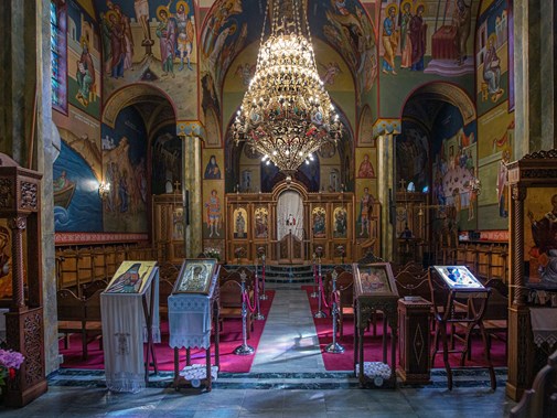 Het interieur van de Grieks-orthodoxe kathedraal (Foto: Floris Scheplitz).