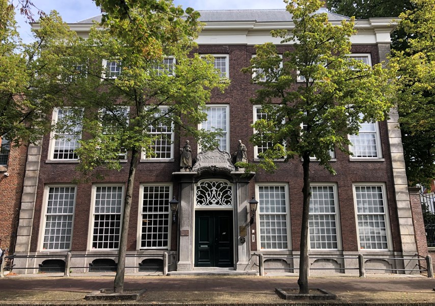 Foto van Het Meisjeshuis waar Erfgoedhuis Zuid-Holland gevestigd is