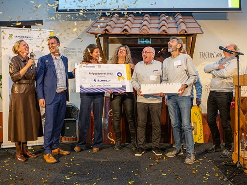 Winnaars van de publieksprijs van de Erfgoedparel 2022: Gemeente Brielle en vrijwilligers (Foto: Floris Scheplitz)