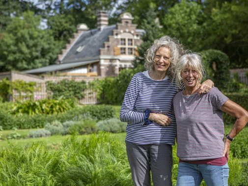 Vrijwilligers in de moestuin