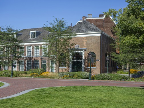 De synagoge aan het Levendaal en de Garenmarkt in Leiden (Foto: Floris Scheplitz / Erfgoedhuis Zuid-Holland)